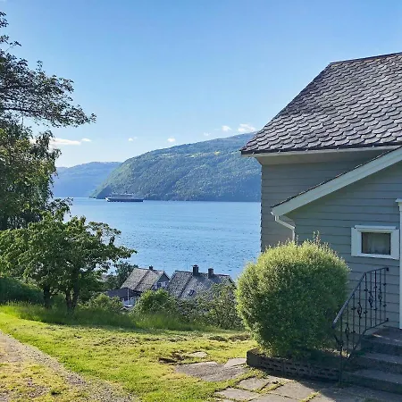 6 Person In Utvik