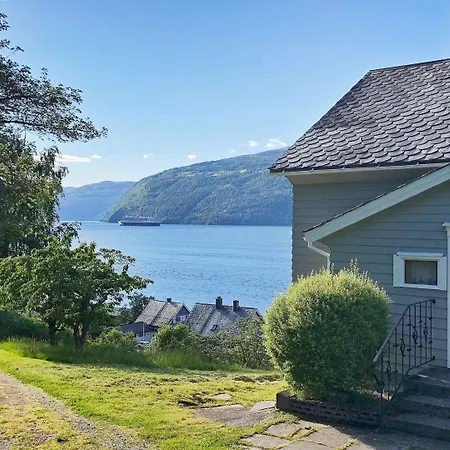 6 Person In Hébergement de vacances Utvik